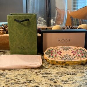 Authentic limited Edition Gucci gorgeous flora refillable Eyeshadow Pallet
